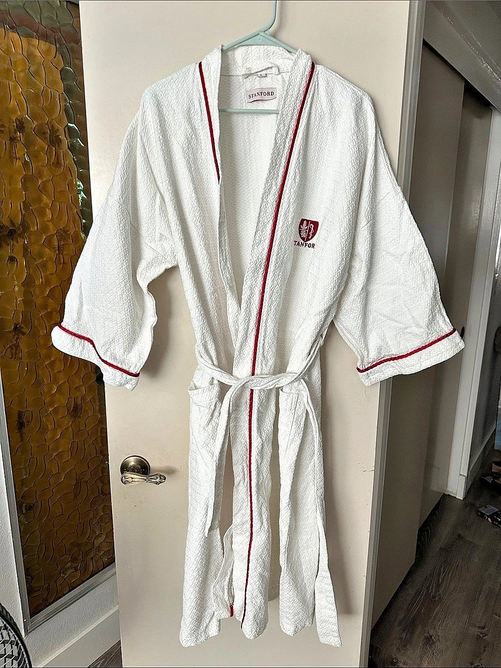 Stanford Robe in White & Red Size Large Like New